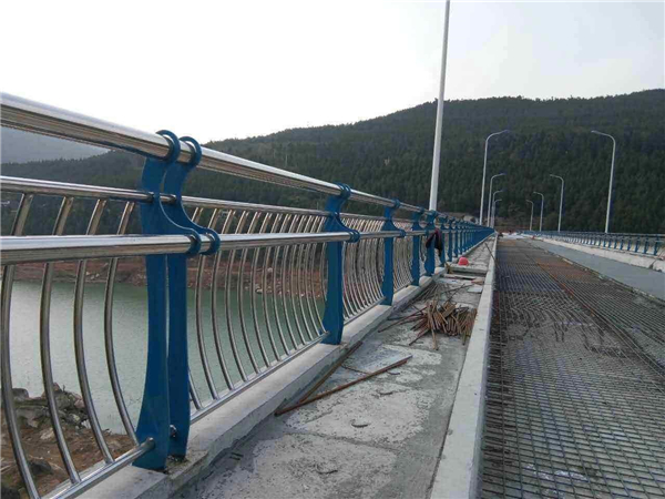 广安不锈钢桥梁护栏的特点及其在桥梁安全中的重要作用